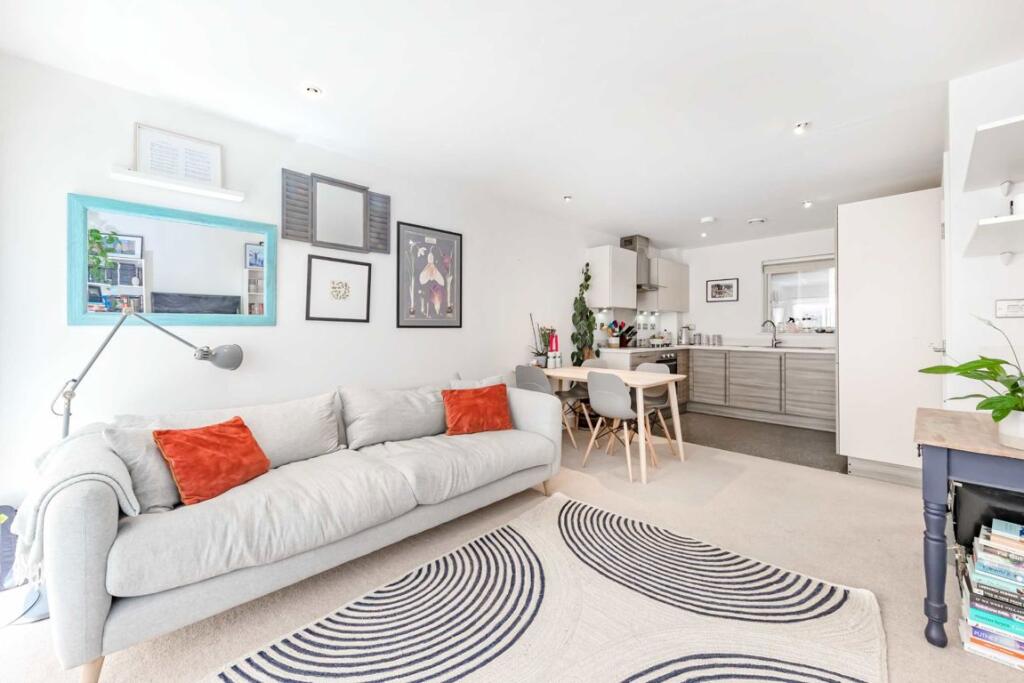 Apartment in London - View 3