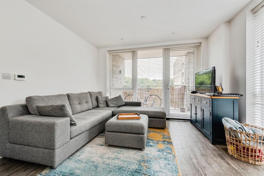 Apartment in Oxford, Littlemore - View 2