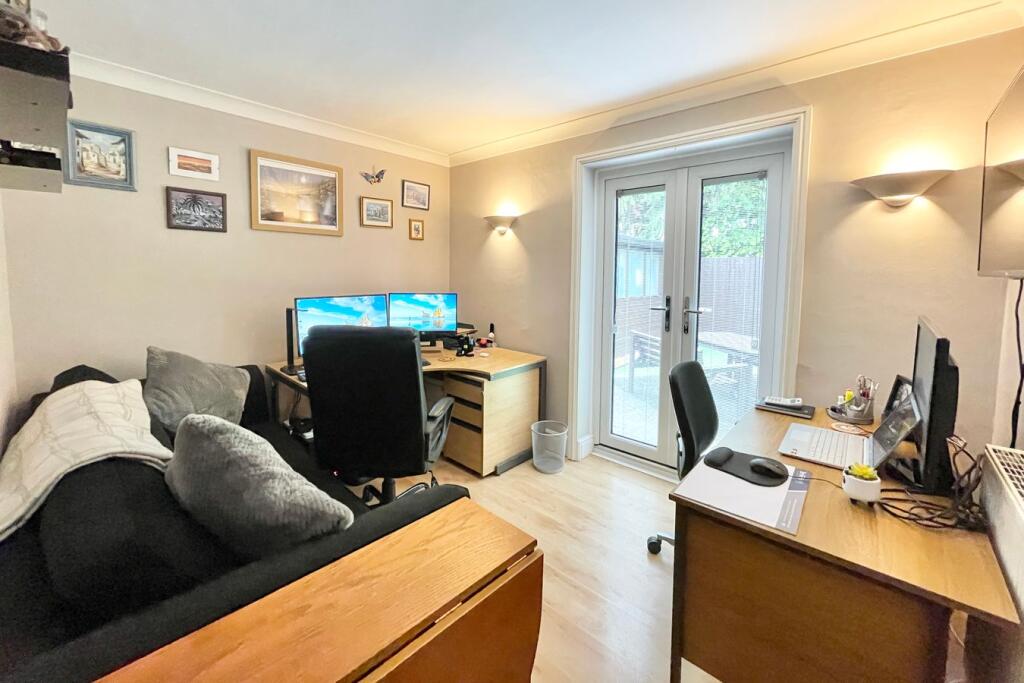 House in Surrey Heath, Mytchett - View 5