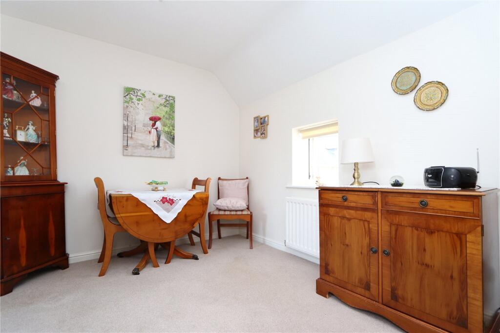 Oriel Close, Wolverton, MK12 photo 3