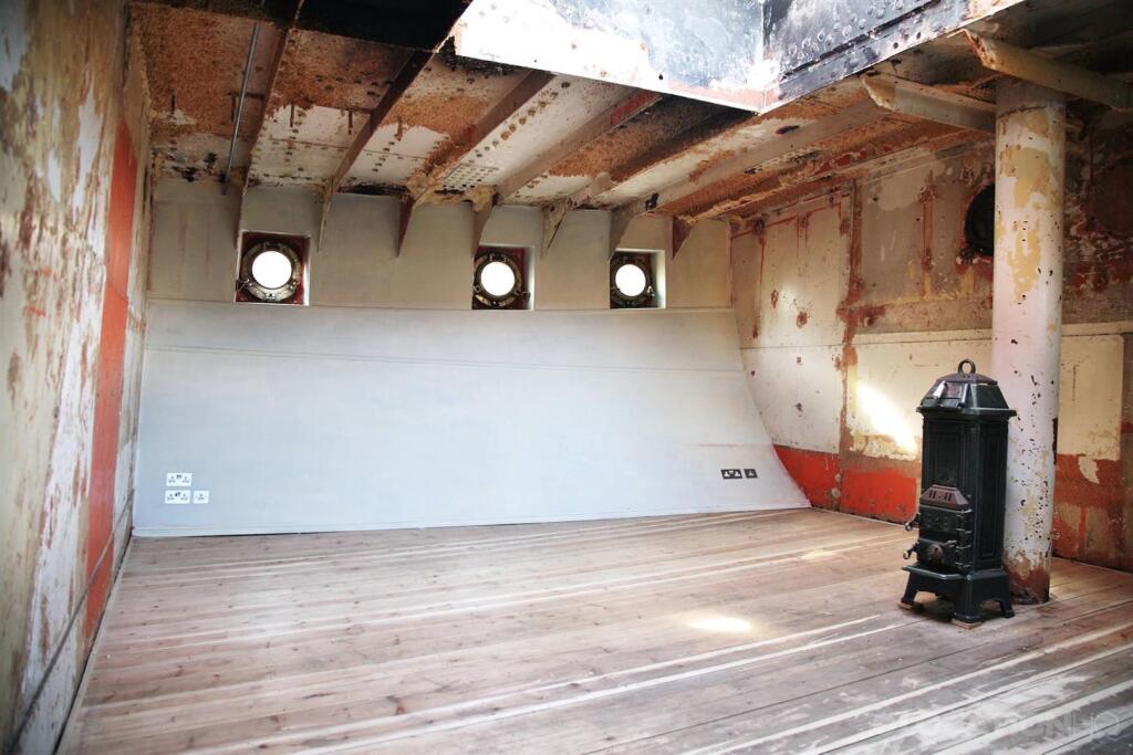 Lightship, Royal Docks, E16 photo 2