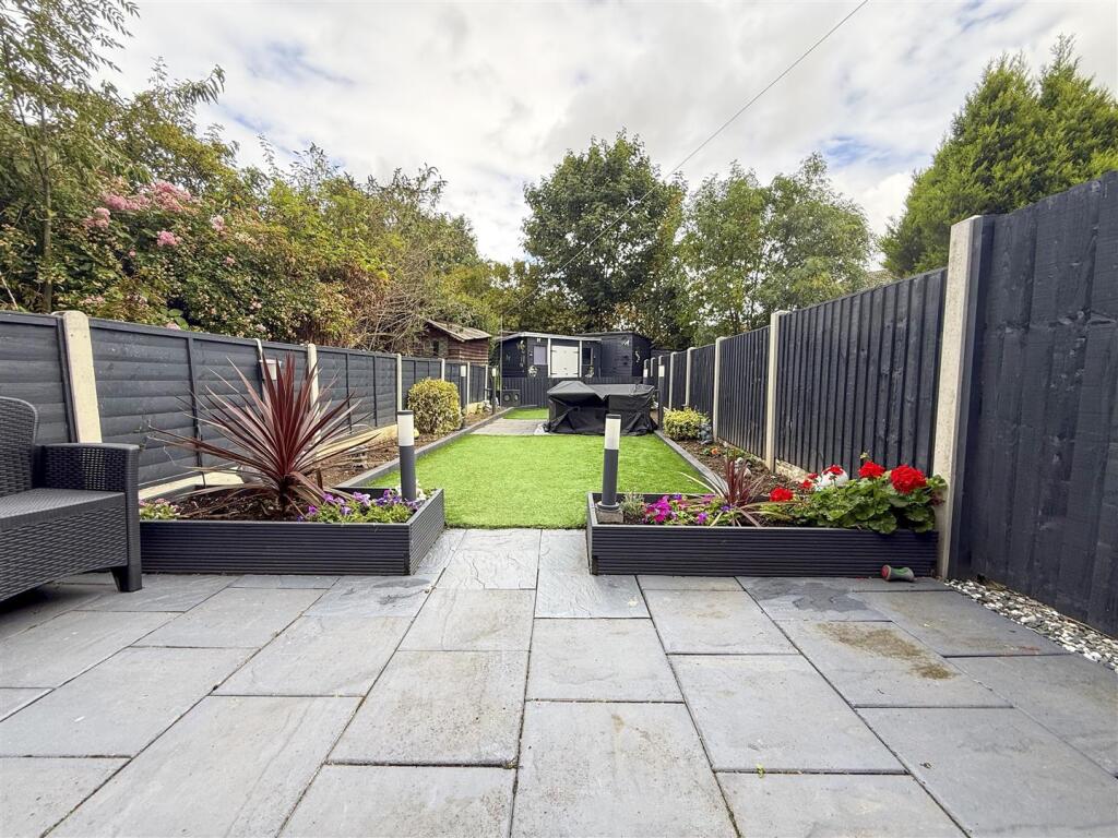 House in Sheffield, South Yorkshire - More