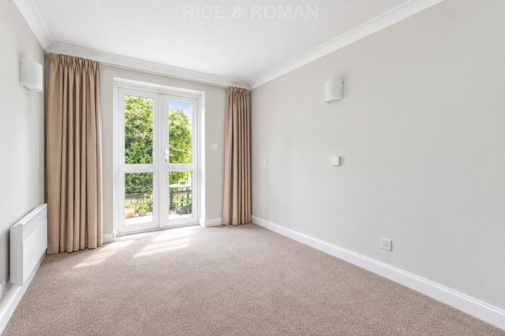 Apartment in Elmbridge, Weybridge - View 5
