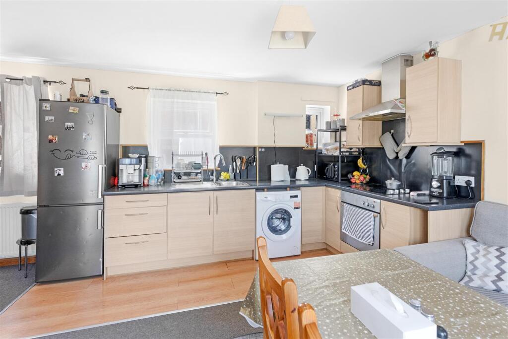 House in Kettering, Avondale - View 2