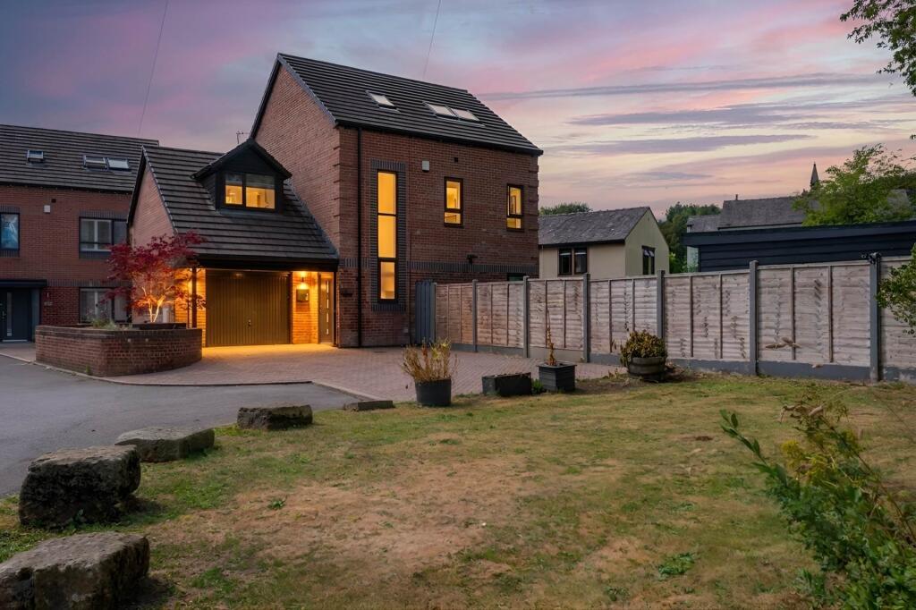 Main image of property: Inniscarra Court, Greenacres