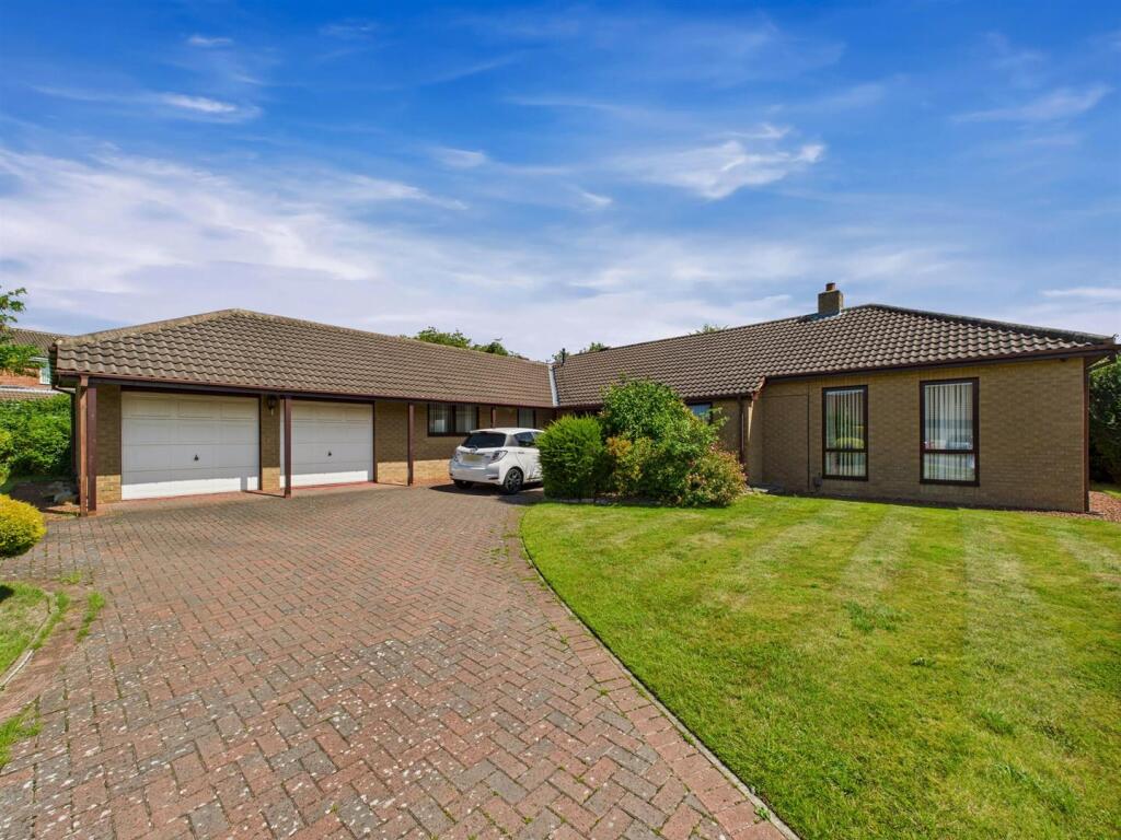 4-bed detached on Tolls Close, Whitley Bay, £750,000