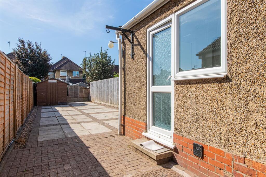 Wordsworth Road, Kettering photo 4