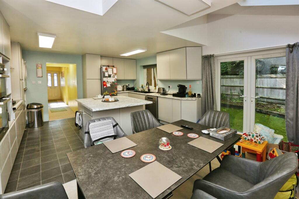 Clover Way, Hedge End, Southampton photo 3