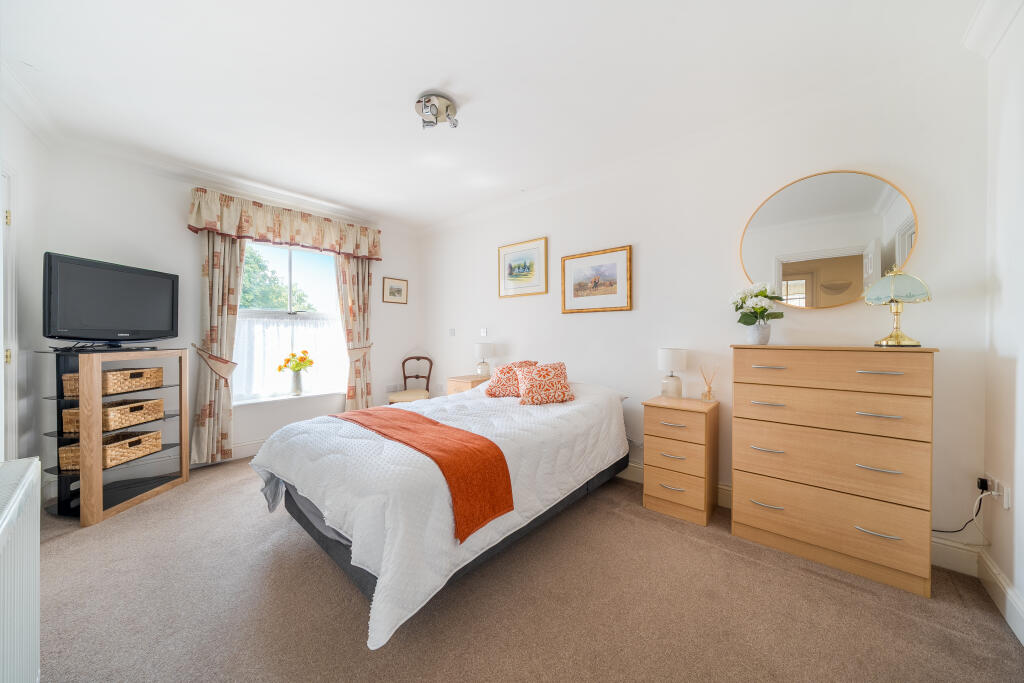 Apartment in Croydon - View 5