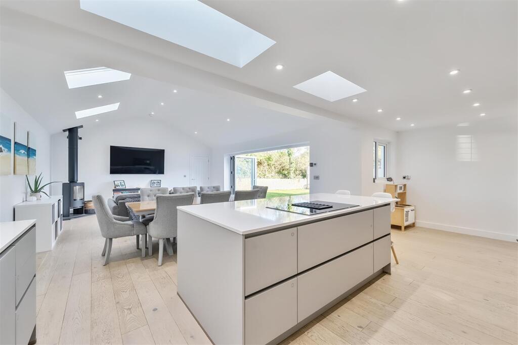 Main image of property: Place Parc, Newquay