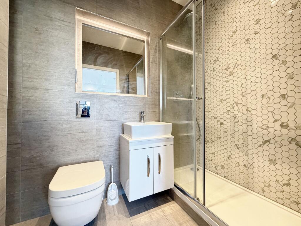 Apartment in Southall - More