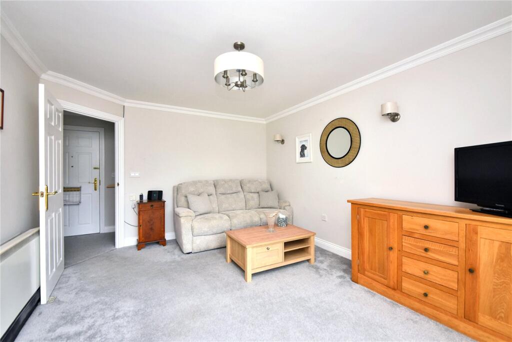 Apartment in Sutton - View 5