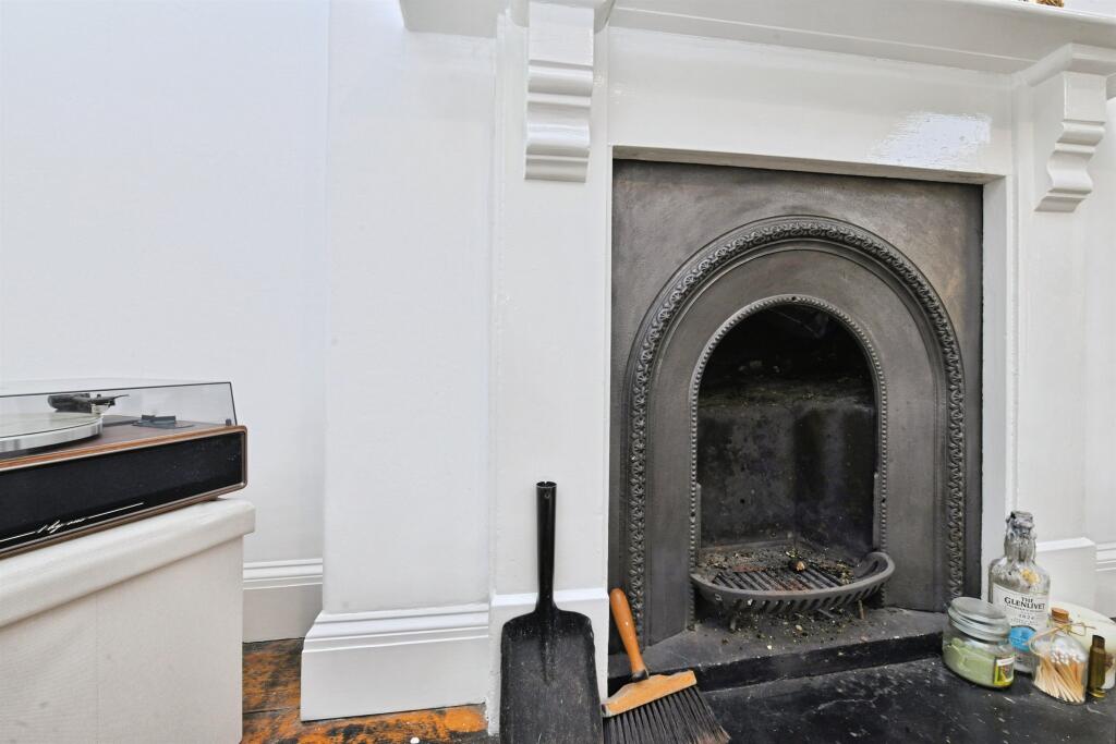Apartment in Plymouth, Cattedown - View 5