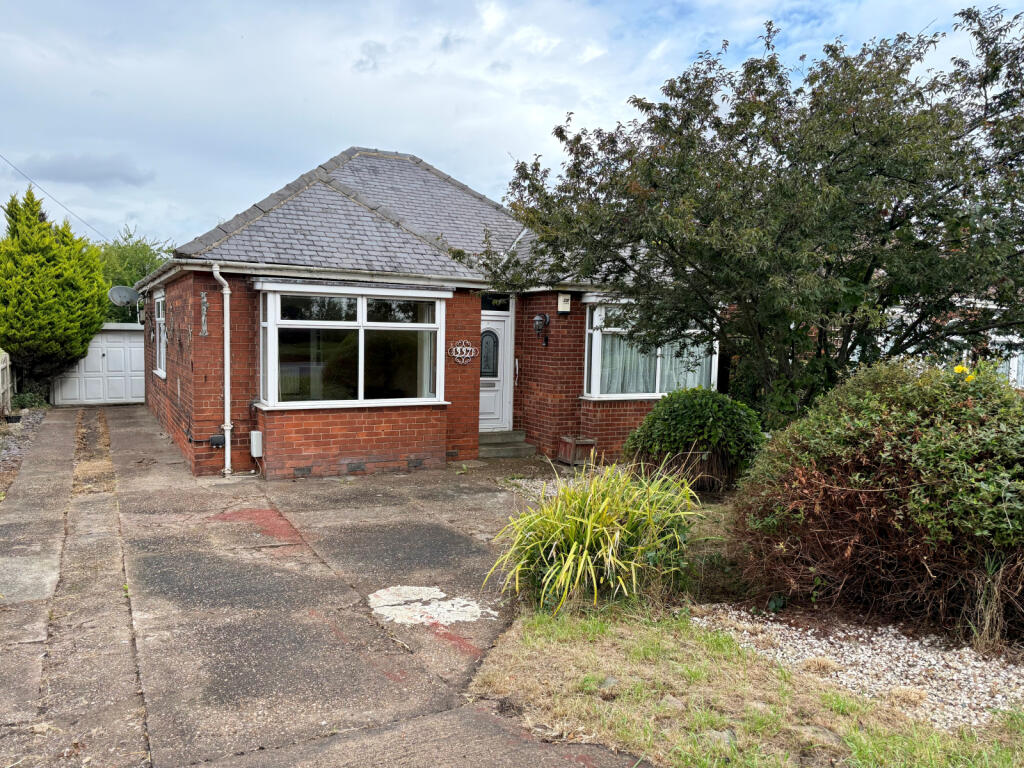 3-bed detached on Main Road, Bilton, Hull, £185,000