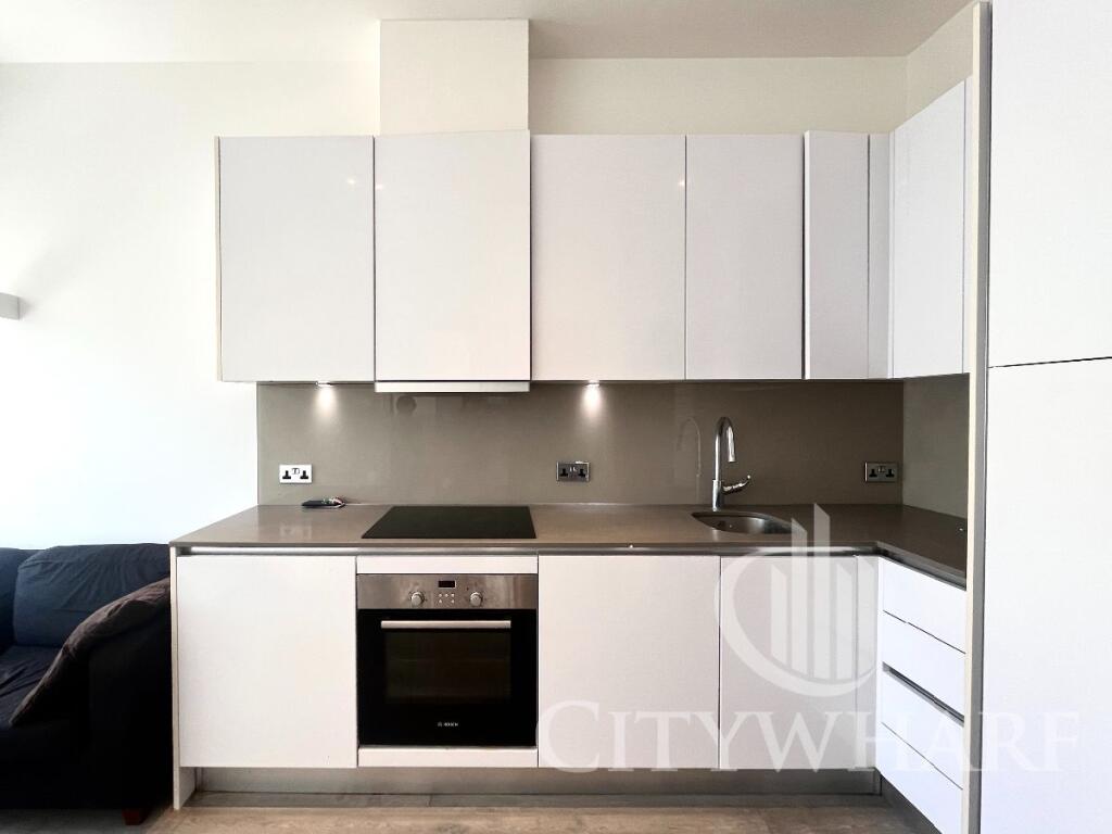 Apartment in Slough - View 4