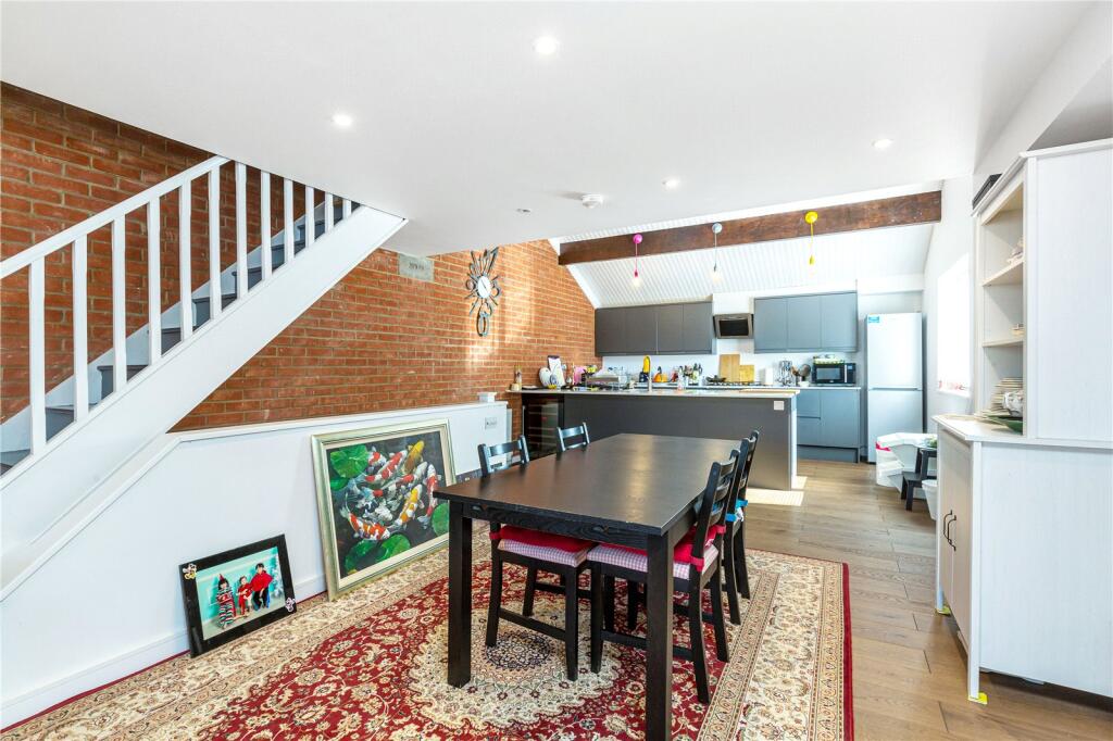House in London - View 5