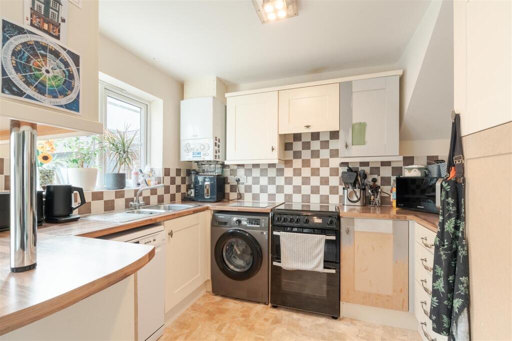 House in Lancaster, Dalton Town with Newton - More