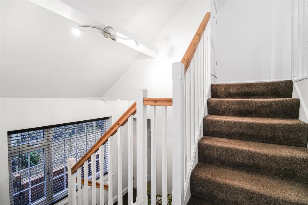 Additional image 5 of Hawthorn Crescent, Baildon, Shipley