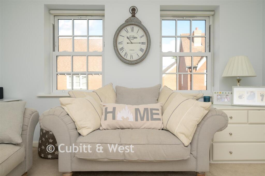 House in Reigate and Banstead, Meath Green, Horley - View 5