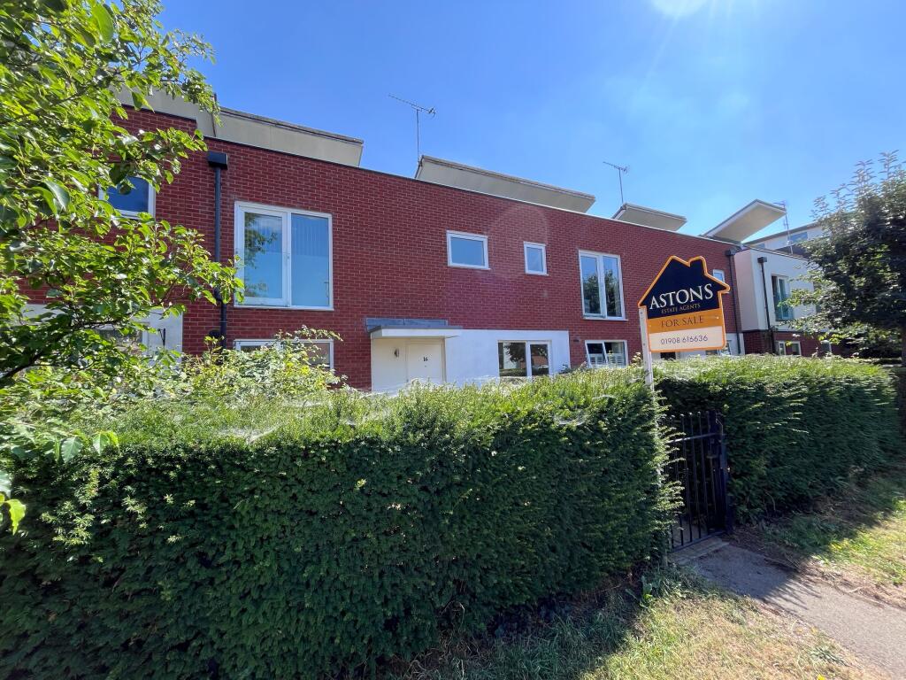 House in Newport Pagnell, Tickford End - View 2
