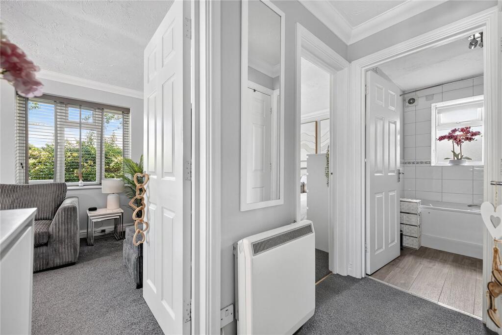 Apartment in Woking, The Hermitage, Knaphill - View 5