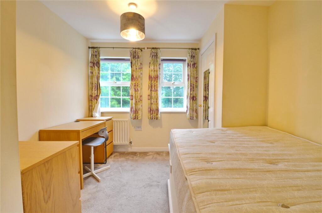 6 bedroom semi-detached house for rent