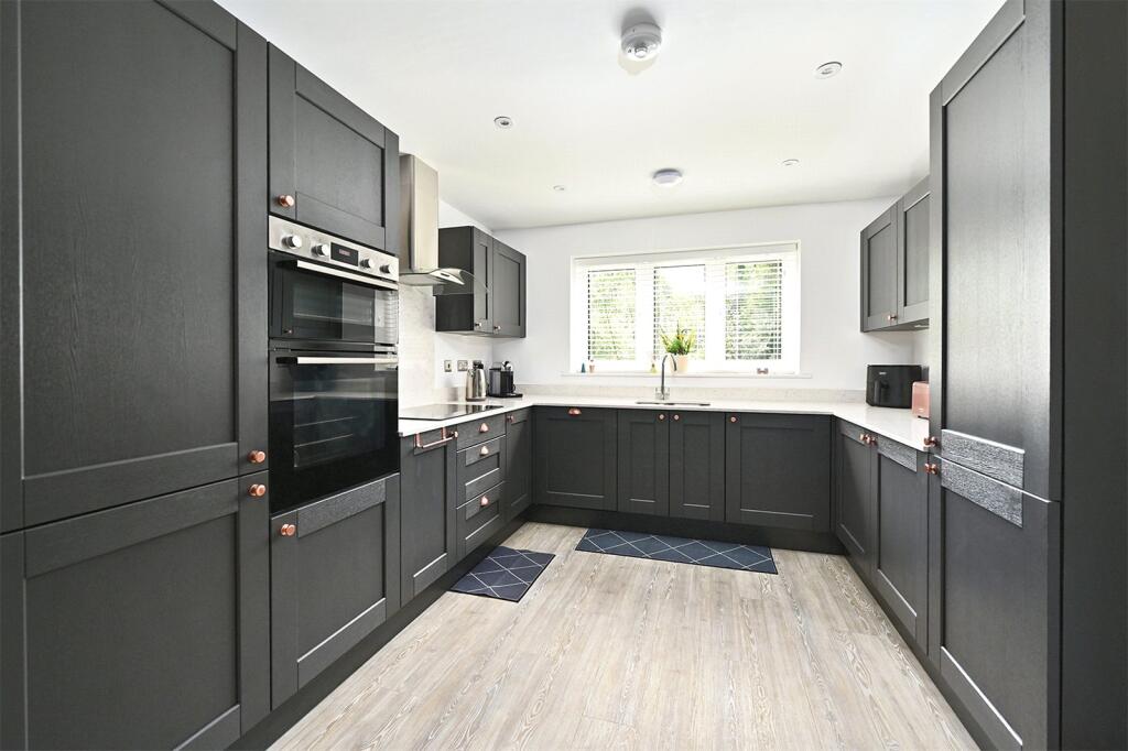 House in Surrey Heath, Mytchett - View 2