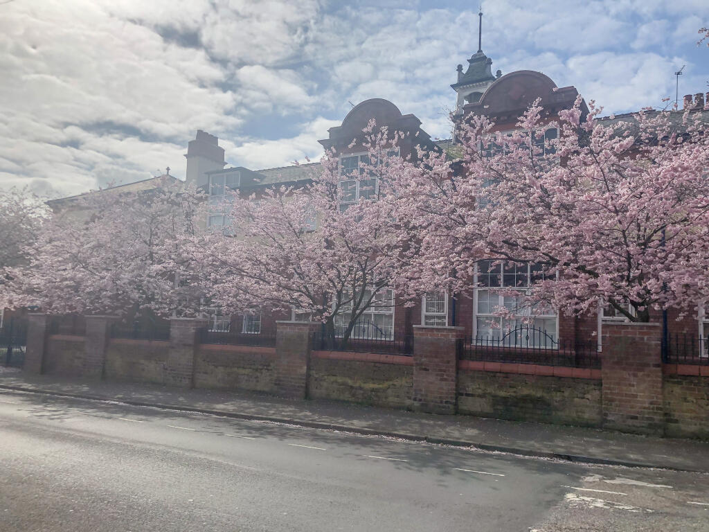 Main image of property: Apartment 8, Cambridge Court, Cambridge Road, Ellesmere Port CH65 4AQ