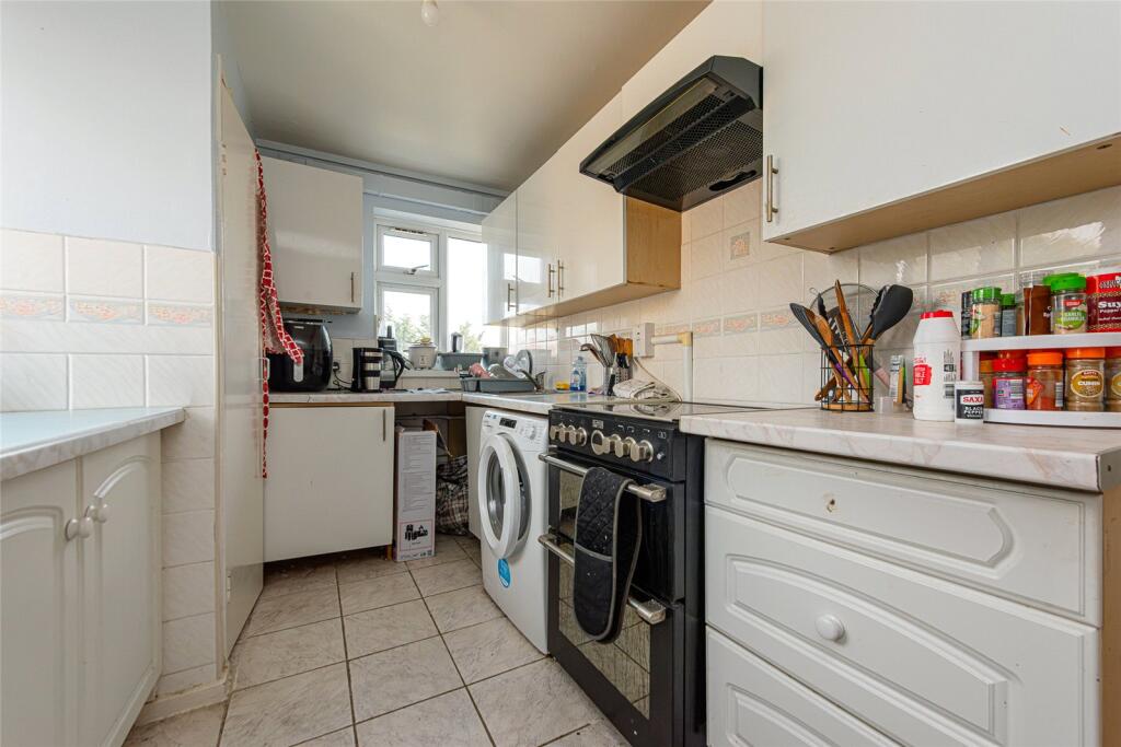 Apartment in London, New Southgate - View 3