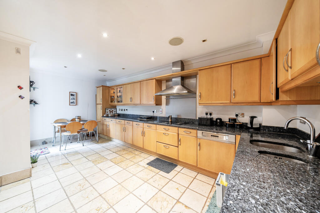 Apartment in London - View 5