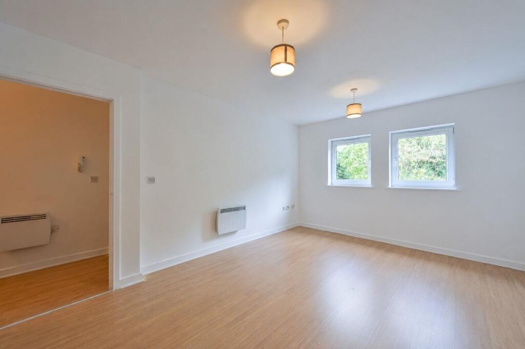 Apartment in Kingston upon Thames - More