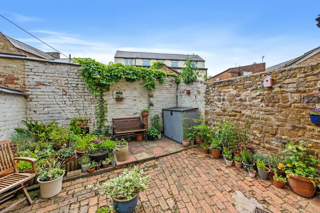 House in Rothwell, North Northamptonshire - View 2