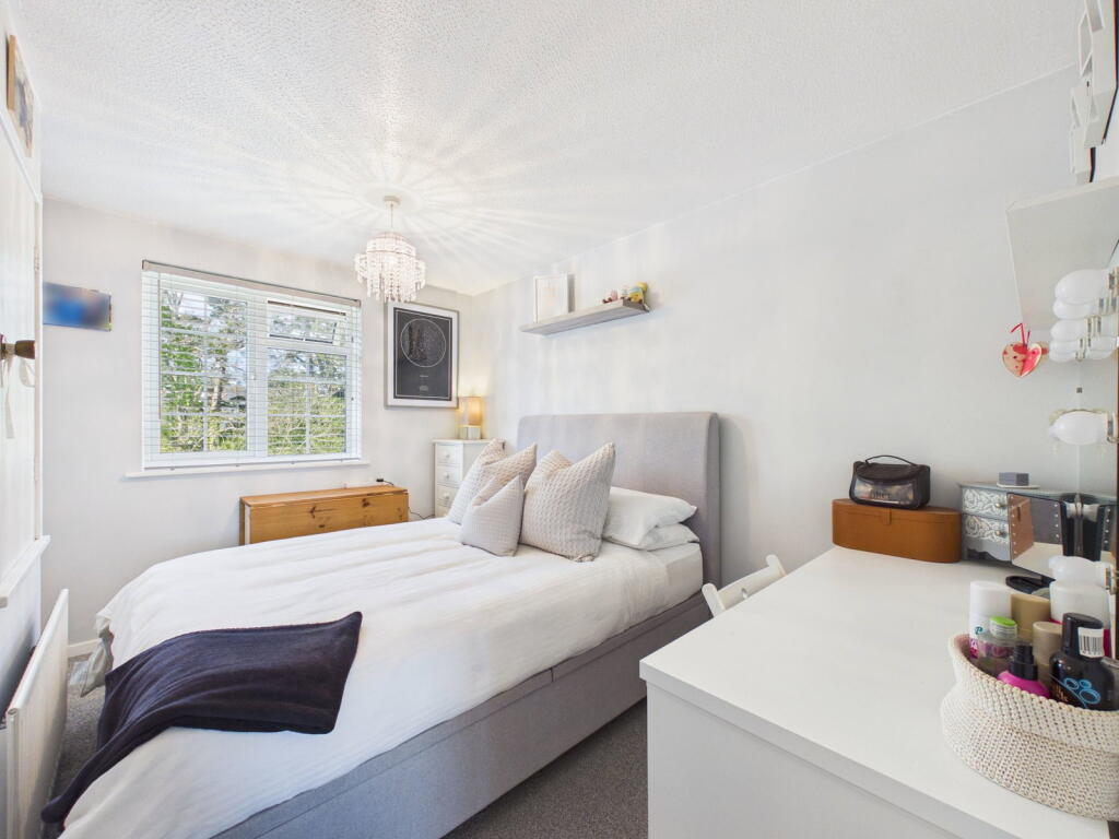 Ridgehurst Drive, Horsham - View 4