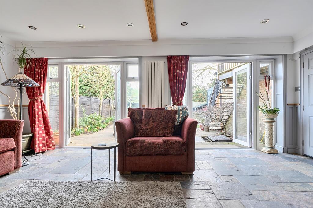 House in Maidenhead, Fishery - View 4