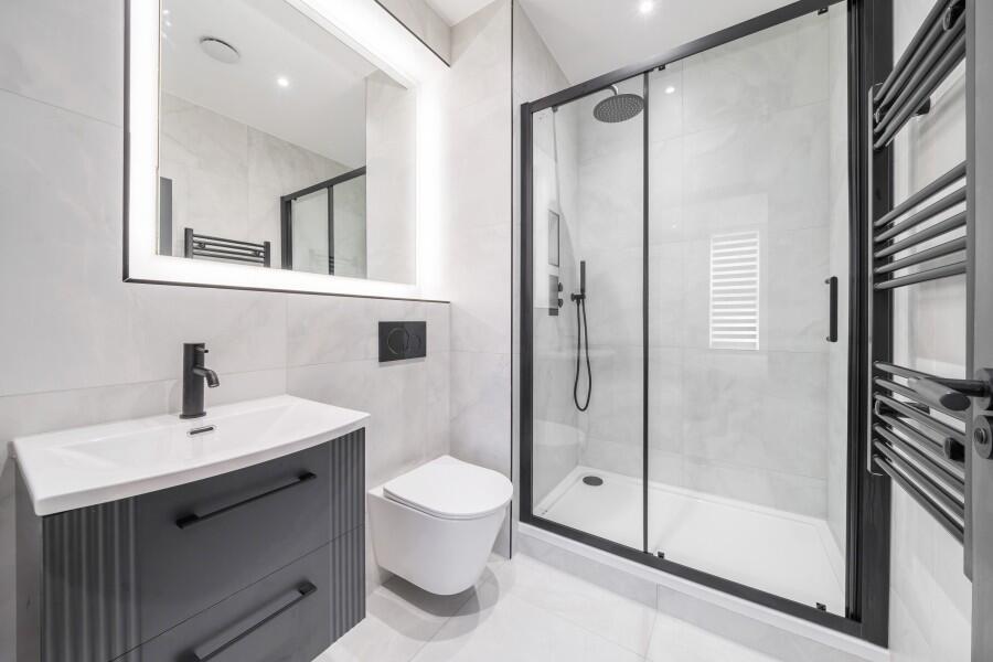 Apartment in Runnymede, Chertsey - More