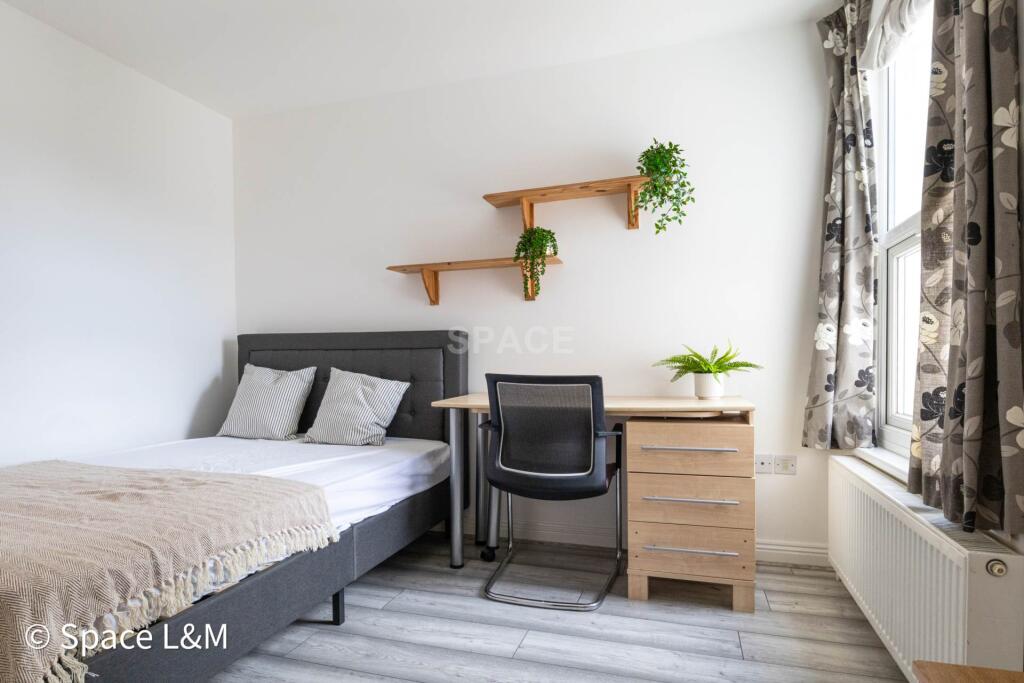 Main image of property: Swainstone Road, Reading, University, RG2 0DX