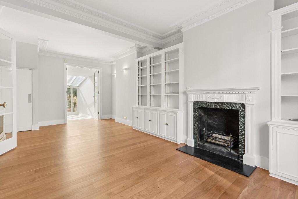 House in London, Wandon Estate, Fulham - More