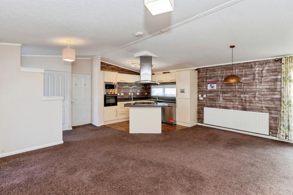 Brownfield Gardens, Maidenhead, Berkshire, SL6 photo 3