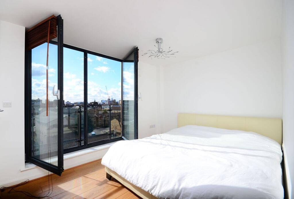 Apartment in London - More