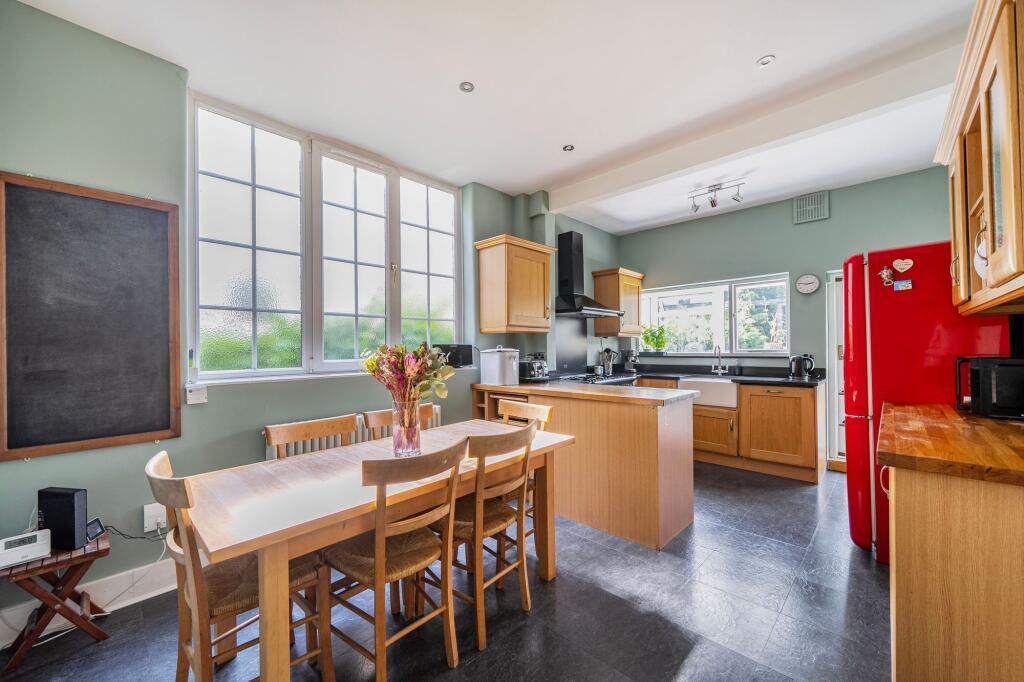Reddown Road, Coulsdon, CR5 photo 4