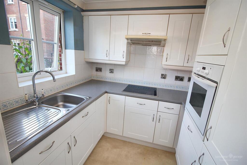 Bath Road, Calcot, Reading photo 2
