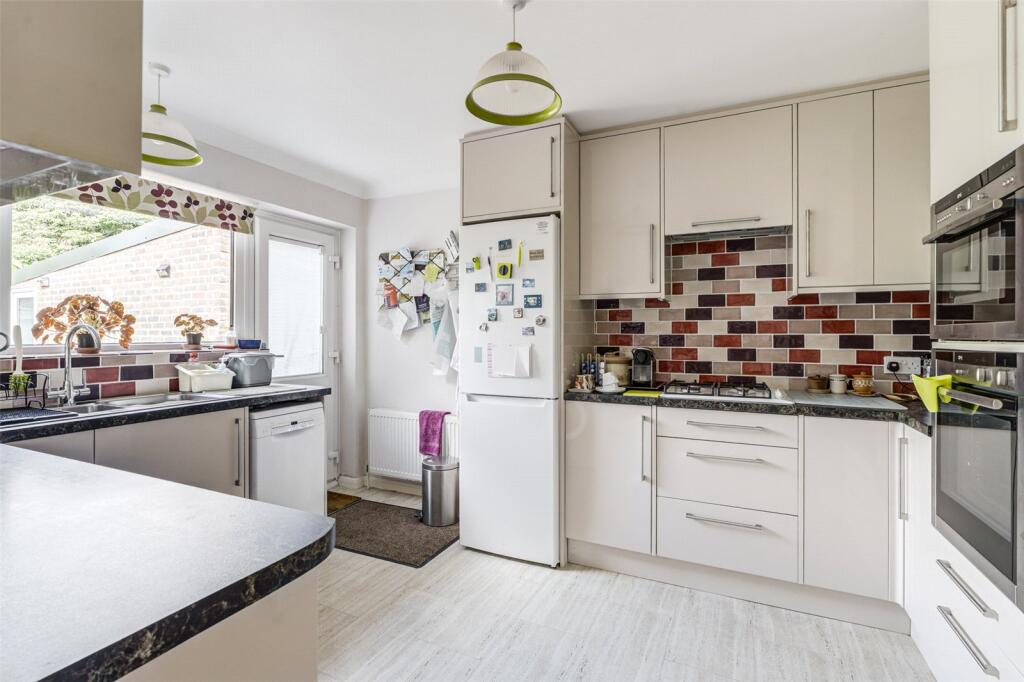 Alinora Avenue, Goring-by-Sea, Worthing, West Sussex, BN12 photo 4