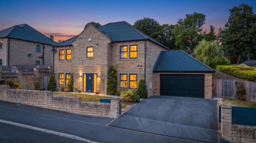 Main image of property: Snelsins Road, Cleckheaton, BD19