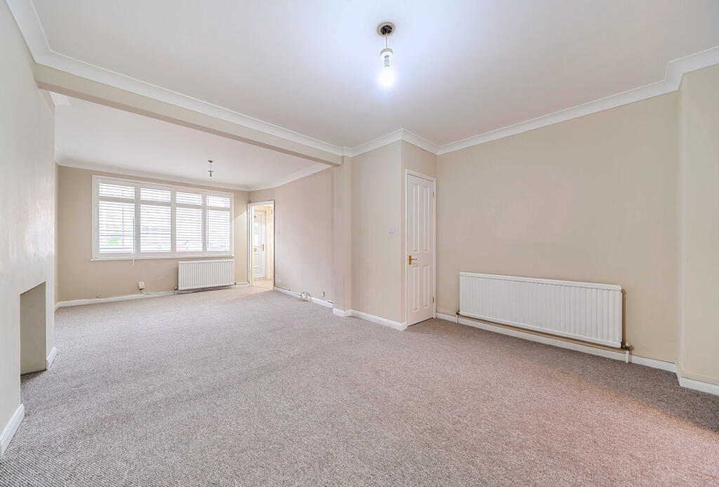 House in Romford - More