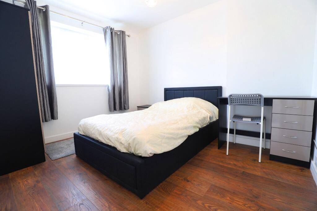 House in Stoke-on-Trent - More