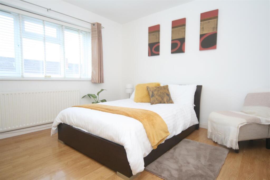 Apartment in Southall - View 4