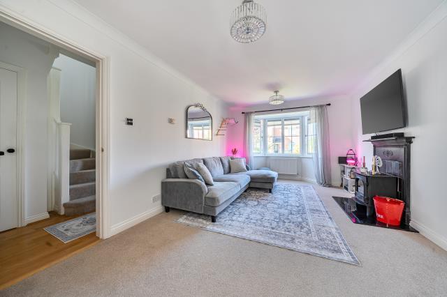 House in Thatcham, West Berkshire - View 2