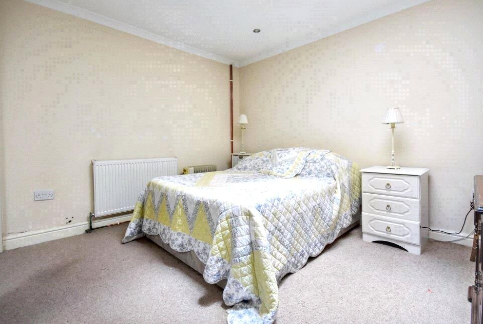 House in Waverley, Heath End, Farnham - More