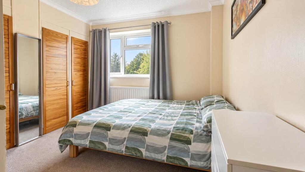 Apartment in Hatfield, Roe Green - View 5
