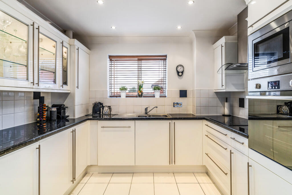 Apartment in Poole - View 5